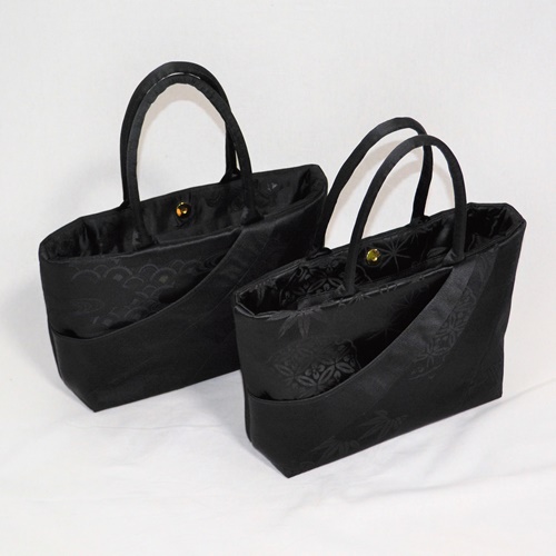 当店バッグで一番人気の「切り替えデザイントートバッグ」です。このバッグを作られるお客様の半数は「黒紋付き用の黒帯」でリメイクされます。喪服の黒帯には地模様が入っていますので、とてもオシャレなバッグになります。また、全面が黒ですので急なお通夜やお葬式にもそのまま持参できます。容量もA4のものが入るように作っていますので、女性の方が普段お持ちの物はすべて入ります。バッグだけでしっかり自立します。
