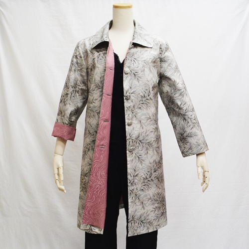着物リメイク工房いにしえ / 白大島紬のコート…裏地も小紋の着物です 